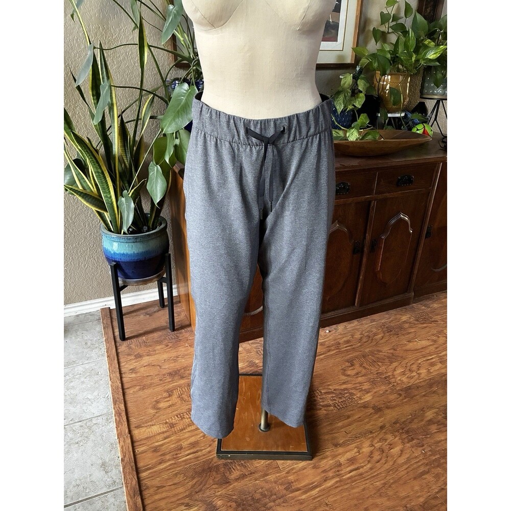 Lululemon On the Fly Crop Pants Women’s Size 12 Heather Grey